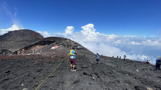【山頂コース4時間11分42秒】富士登山競走の完走のレポート